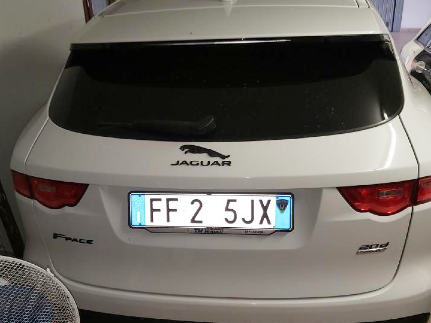 Nanofilm Ecoslick™ for german number plates - Symbol "R" 